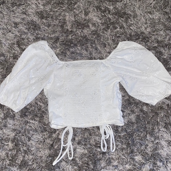 White top - Picture 2 of 3